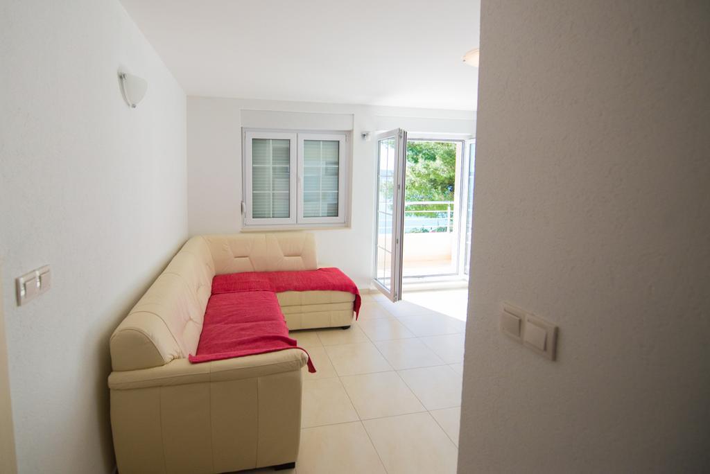 Apartments Karlo Baska Voda Room photo