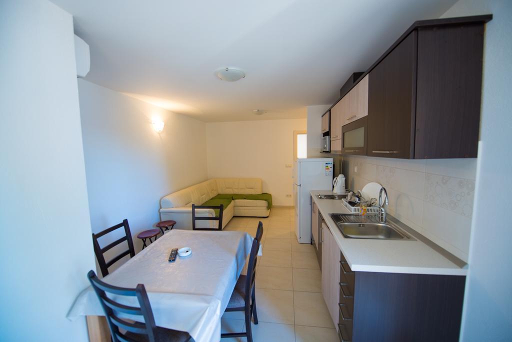Apartments Karlo Baska Voda Room photo